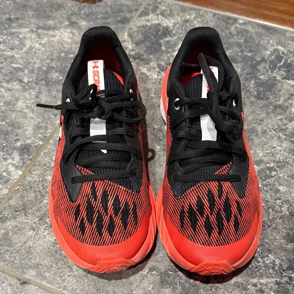 Like new!! Under Armour Kids Black and Red Athletic Shoes - Picture 4 of 6